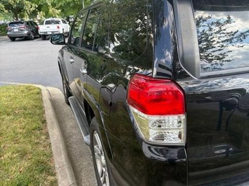 Used 2010 Toyota 4Runner Limited AWD/4WD image 6