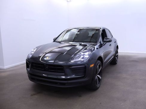 Certified 2025 Porsche Macan AWD/4WD image 1