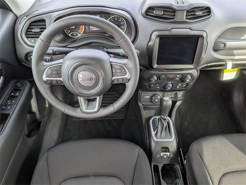 Used 2023 Jeep Renegade Latitude image 6