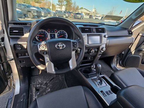 Used 2015 Toyota 4Runner SR5 Premium image 16