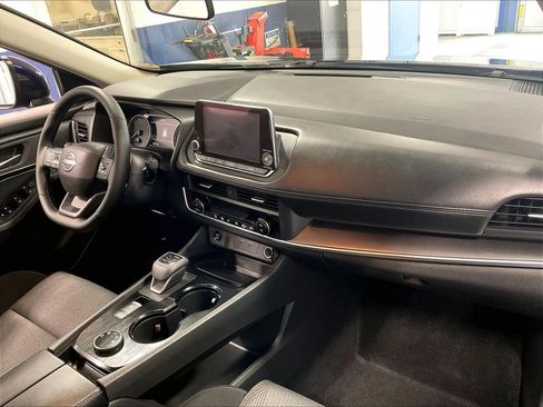 Used 2025 Nissan Rogue SV AWD/4WD image 14