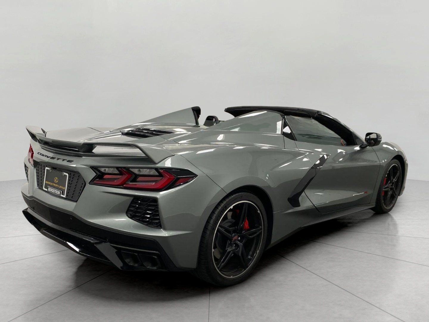 Used 2023 Chevrolet Corvette Stingray Preferred Conv w/ Z51 Performance Package RWD image 5