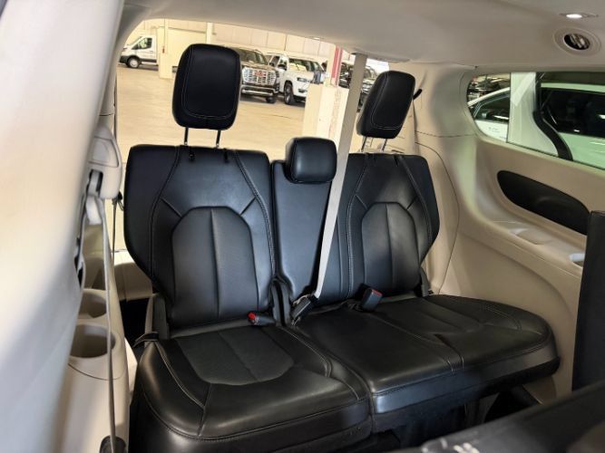 Used 2024 Chrysler Pacifica Limited FWD image 26