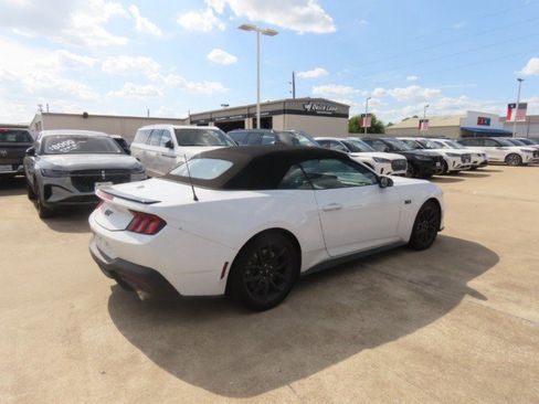 Used 2025 Ford Mustang GT Premium RWD image 9