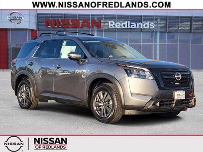 New 2025 Nissan Pathfinder SV w/ Black Appearance Package