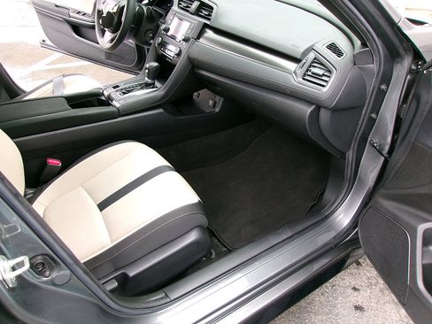 Used 2017 Honda Civic Sport image 10
