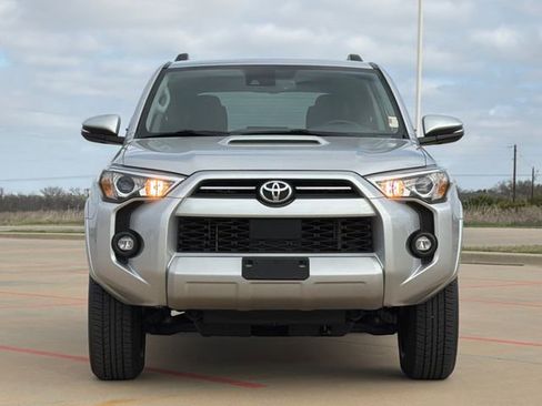 Used 2024 Toyota 4Runner TRD Off-Road Premium AWD/4WD image 2