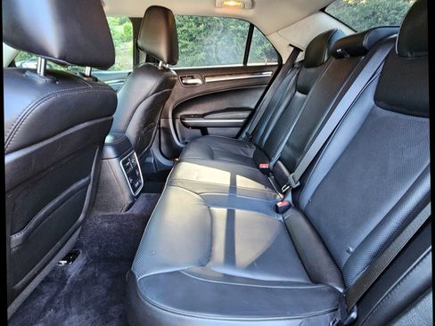 Used 2018 Chrysler 300 Limited image 22