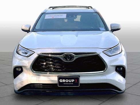 Used 2023 Toyota Highlander Limited AWD/4WD image 4