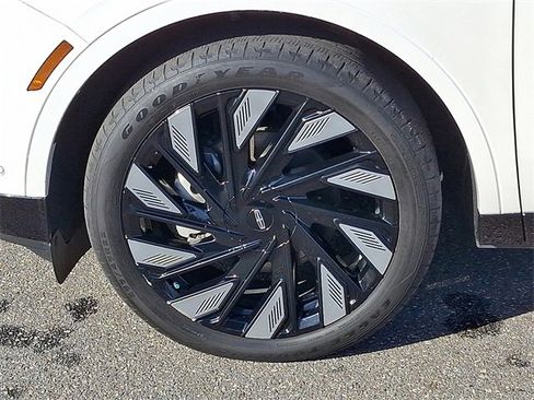 Used 2024 Lincoln Nautilus Reserve w/ Jet Appearance Package (87T) image 29