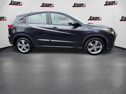 Used 2017 Honda HR-V LX image 4