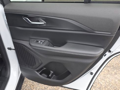 Certified 2025 Jeep Grand Cherokee Altitude image 23