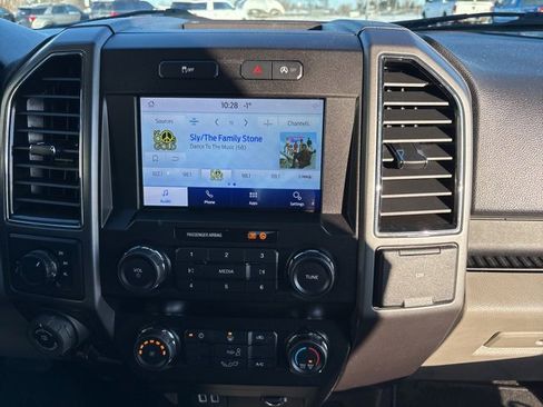 Used 2019 Ford F150 XLT w/ Trailer Tow Package image 9