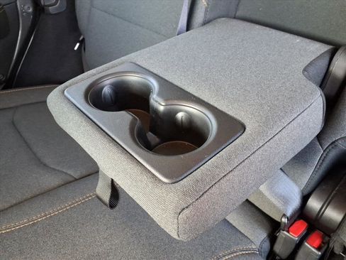 Used 2025 Jeep Wrangler Unlimited Sahara AWD/4WD image 17