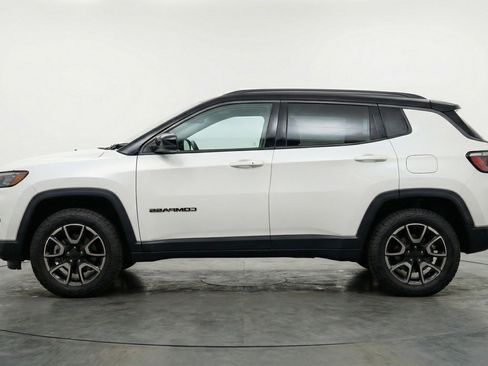 Used 2025 Jeep Compass Trailhawk image 5