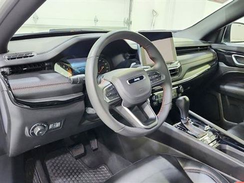 Used 2025 Jeep Compass Trailhawk AWD/4WD image 10