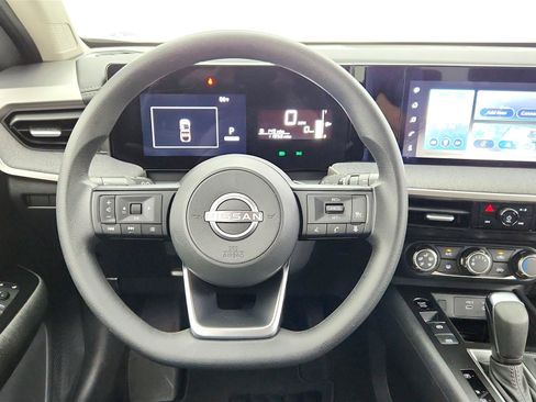 Used 2025 Nissan Kicks SV FWD image 12