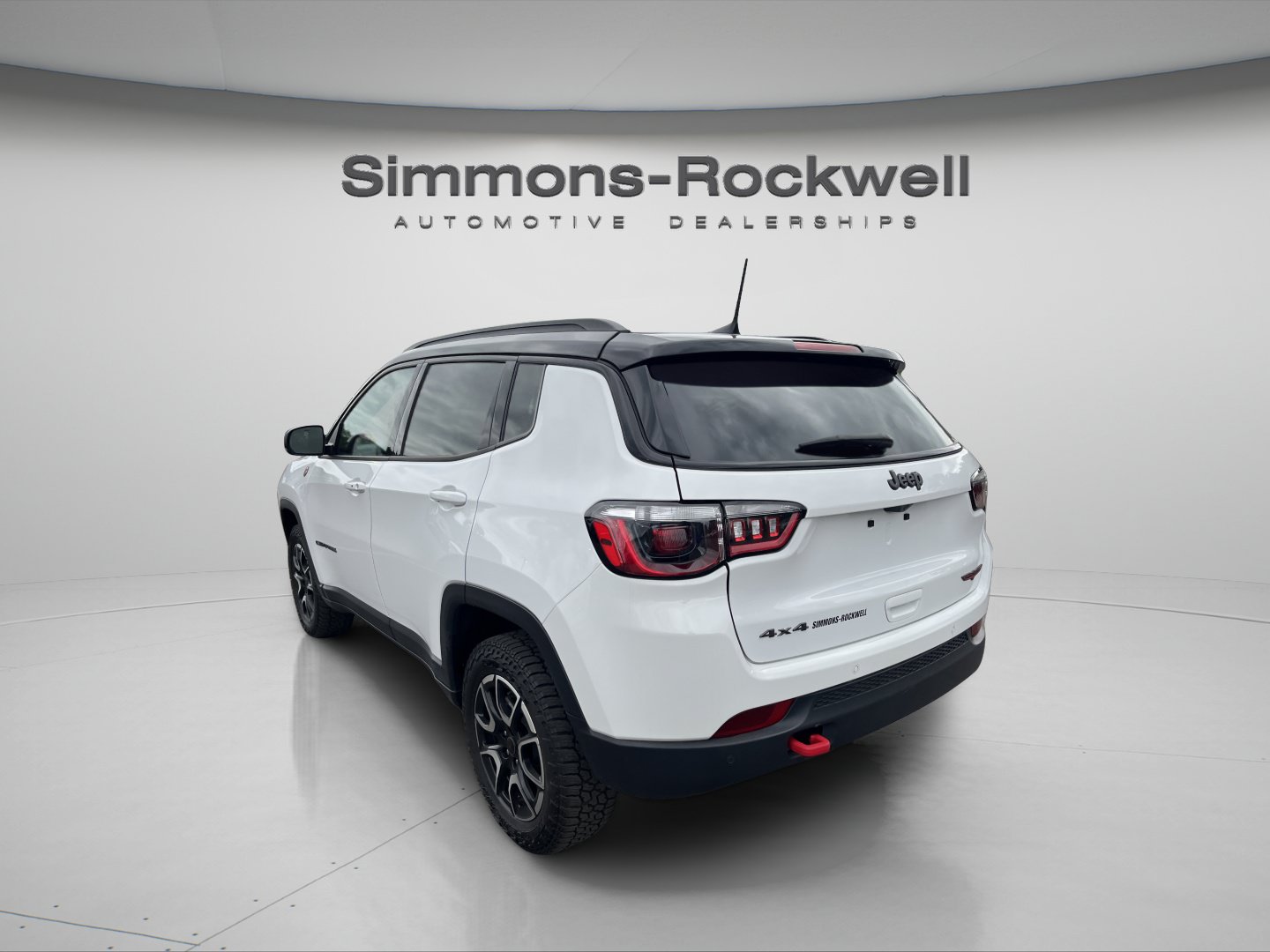 Used 2025 Jeep Compass Trailhawk AWD/4WD image 3