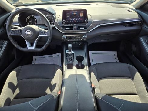 Used 2025 Nissan Altima 2.5 SV FWD image 14