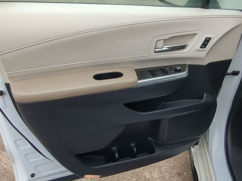 Used 2021 Toyota Sienna Limited image 13