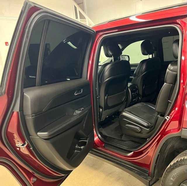 Used 2025 Jeep Grand Cherokee L Altitude RWD image 24
