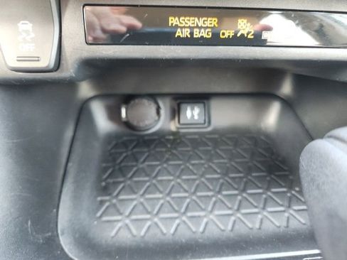 Used 2019 Toyota RAV4 LE FWD image 25