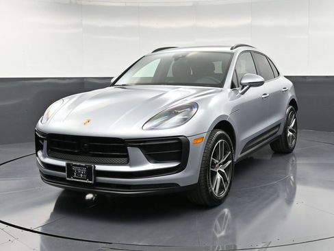 Certified 2025 Porsche Macan image 6