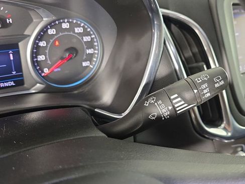 Used 2021 Chevrolet Equinox LT image 32