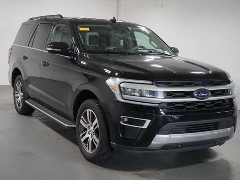 Used 2023 Ford Expedition XLT RWD image 3