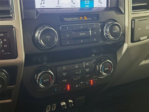 Used 2019 Ford F150 Lariat image 18