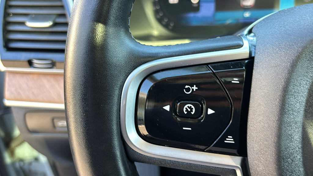 Certified 2025 Volvo XC90 B6 Plus AWD/4WD image 18