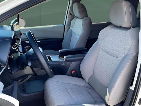 Used 2024 Toyota Sienna LE image 41