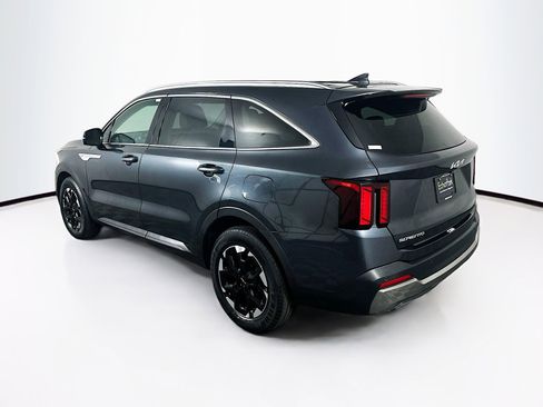 Used 2024 Kia Sorento S image 5