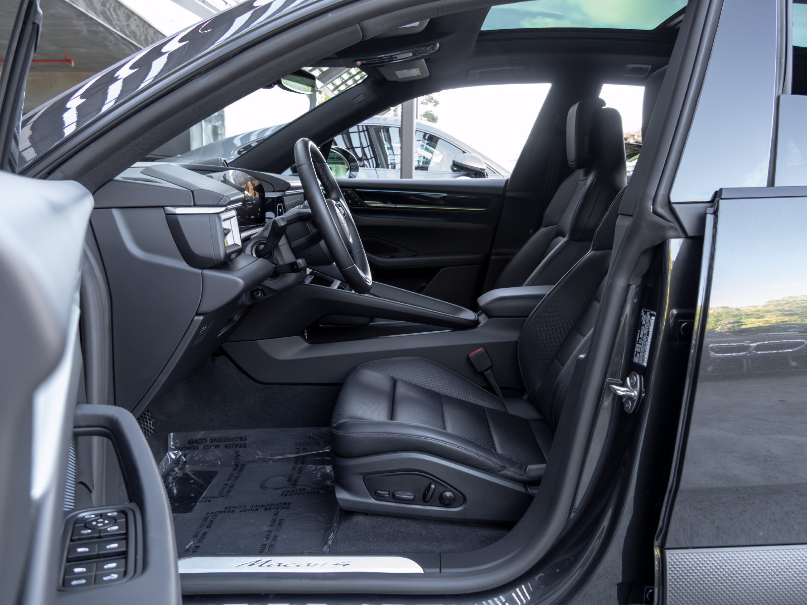 Certified 2025 Porsche Macan 4 Electric AWD/4WD image 24