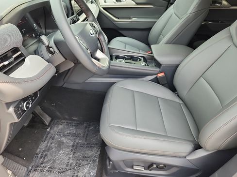 New 2025 Ford Explorer Active w/ Active Comfort Package image 7