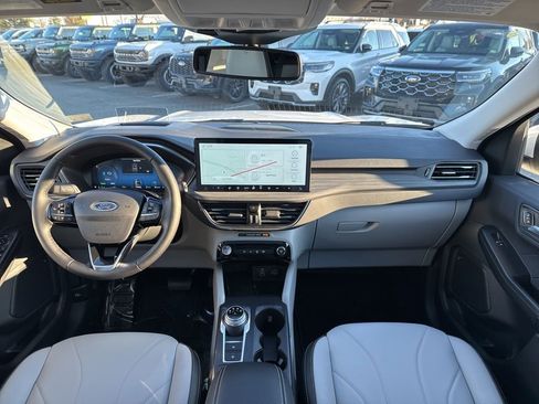 New 2025 Ford Escape SE w/ PHEV Premium Package FWD image 24