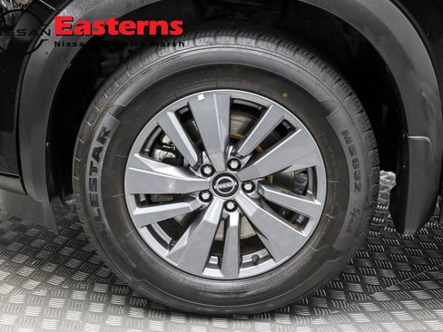 Used 2024 Nissan Pathfinder S image 40