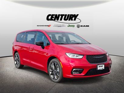 New 2026 Chrysler Pacifica Select