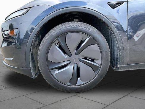 Used 2026 Tesla Model Y 2WD image 8
