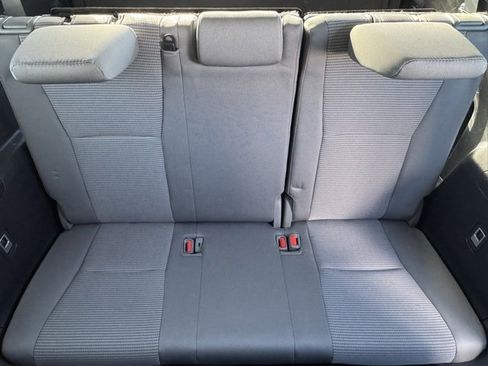 Used 2022 Toyota Highlander LE image 9