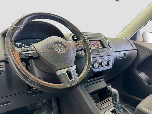 Used 2012 Volkswagen Tiguan SE image 4