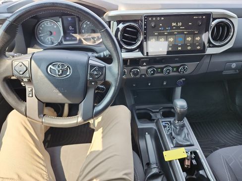 Used 2017 Toyota Tacoma TRD Off-Road w/ Tow Package AWD/4WD image 30