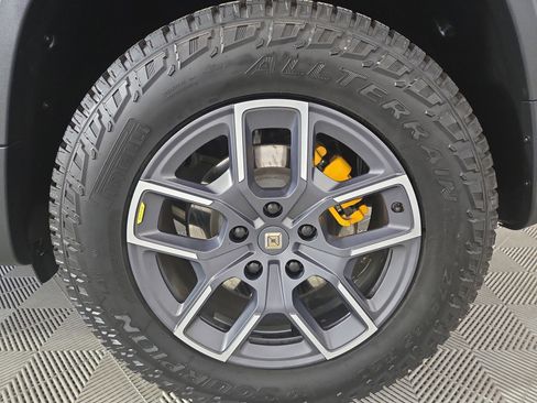 Used 2022 Rivian R1T Launch Edition image 10