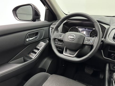 Used 2025 Nissan Rogue SV image 25