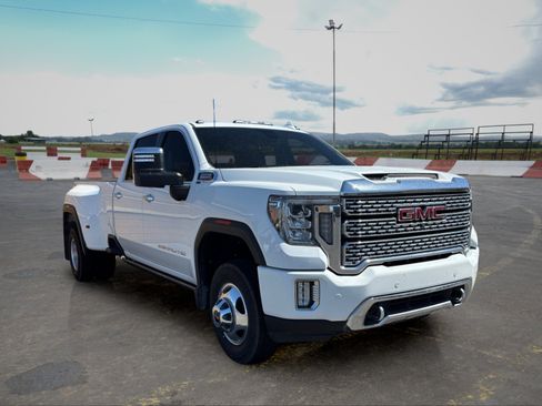 Used 2022 GMC Sierra 3500 Denali AWD/4WD image 2