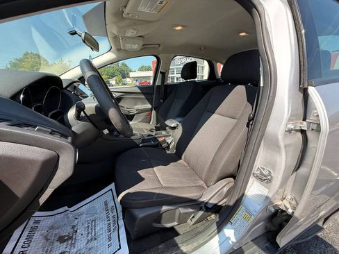 Used 2018 Ford Focus SE FWD image 9
