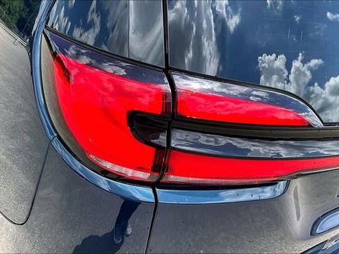 Used 2021 Chrysler Pacifica Touring-L w/ Uconnect Theater Family Group FWD image 22