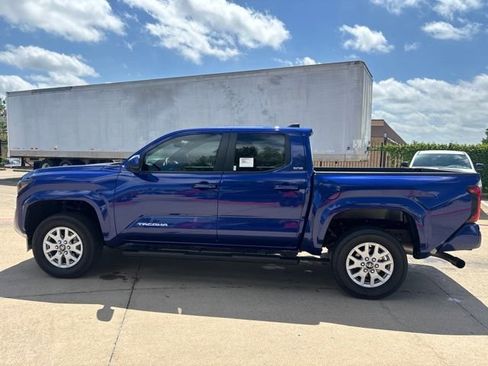 Certified 2025 Toyota Tacoma SR5 w/ SR5 Upgrade Package AWD/4WD image 8