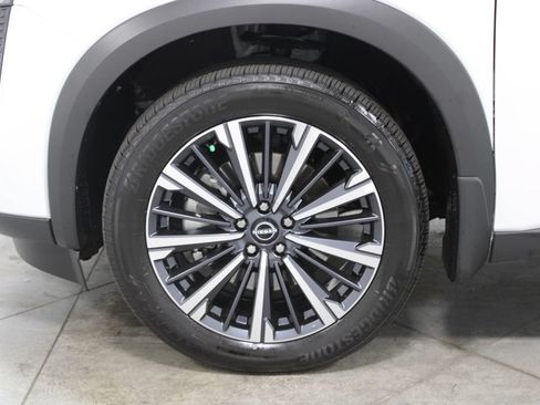 Used 2026 Nissan Pathfinder Platinum AWD/4WD image 19