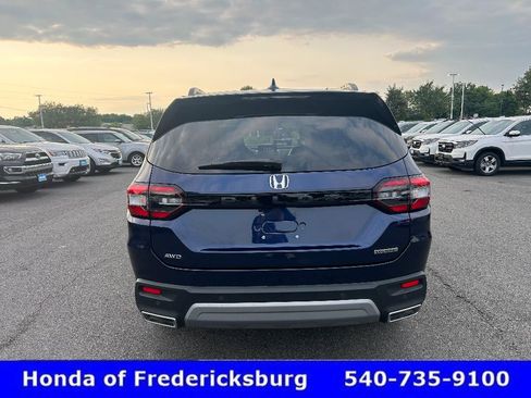 Used 2025 Honda Pilot Touring image 4